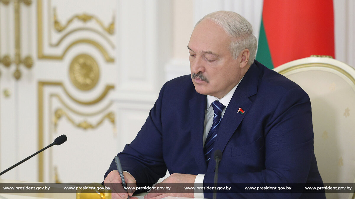 Президент Беларуси Александр Лукашенко провел совещание с руководством СоветаМинистров