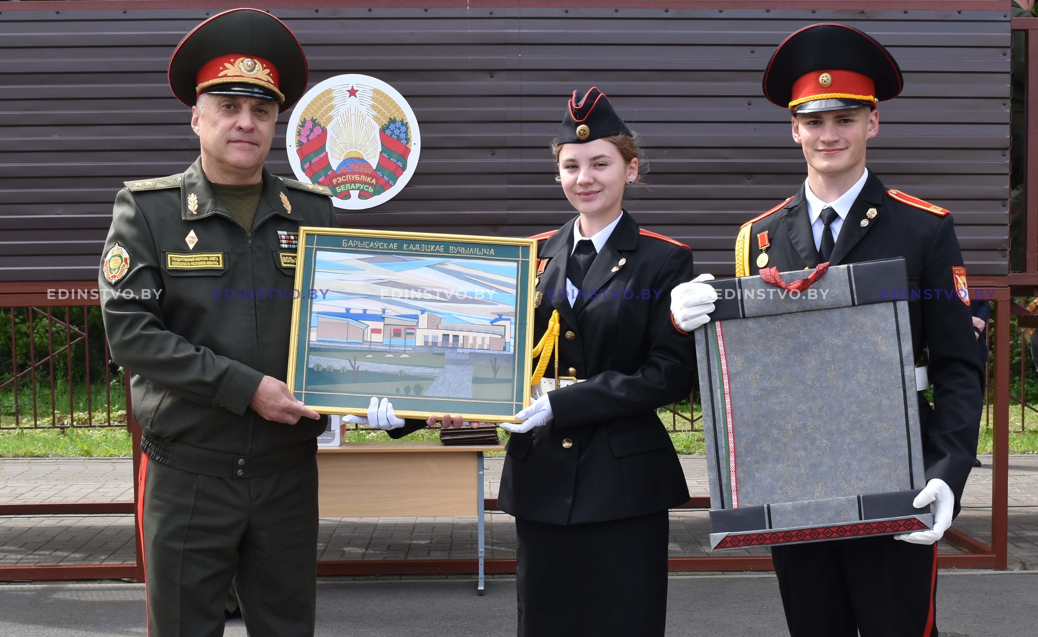 Монетки в воздух и прощальный вальс. Первый выпуск в Борисовском кадетскомучилище прошел с участием Александра Вольфовича