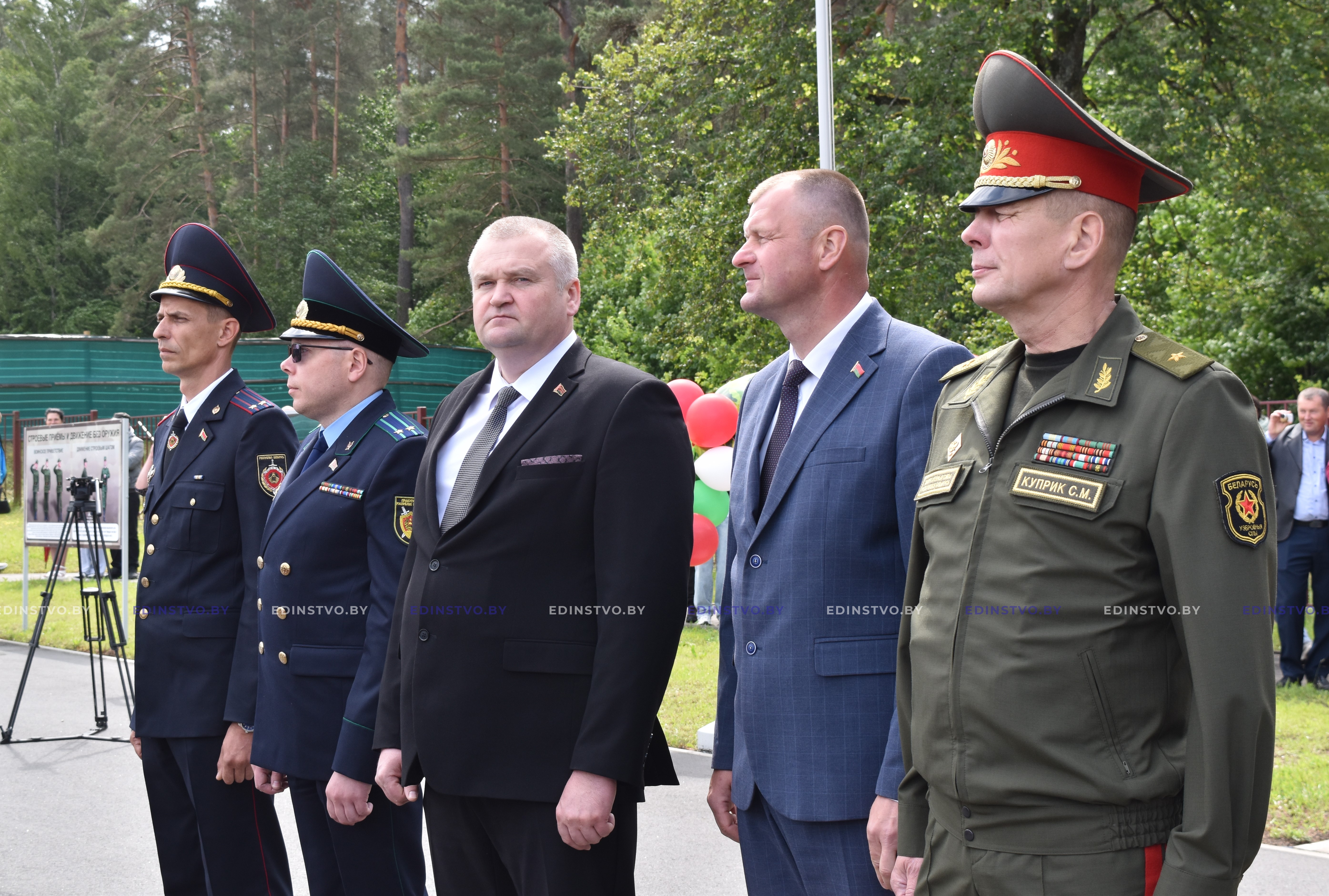 Монетки в воздух и прощальный вальс. Первый выпуск в Борисовском кадетскомучилище прошел с участием Александра Вольфовича