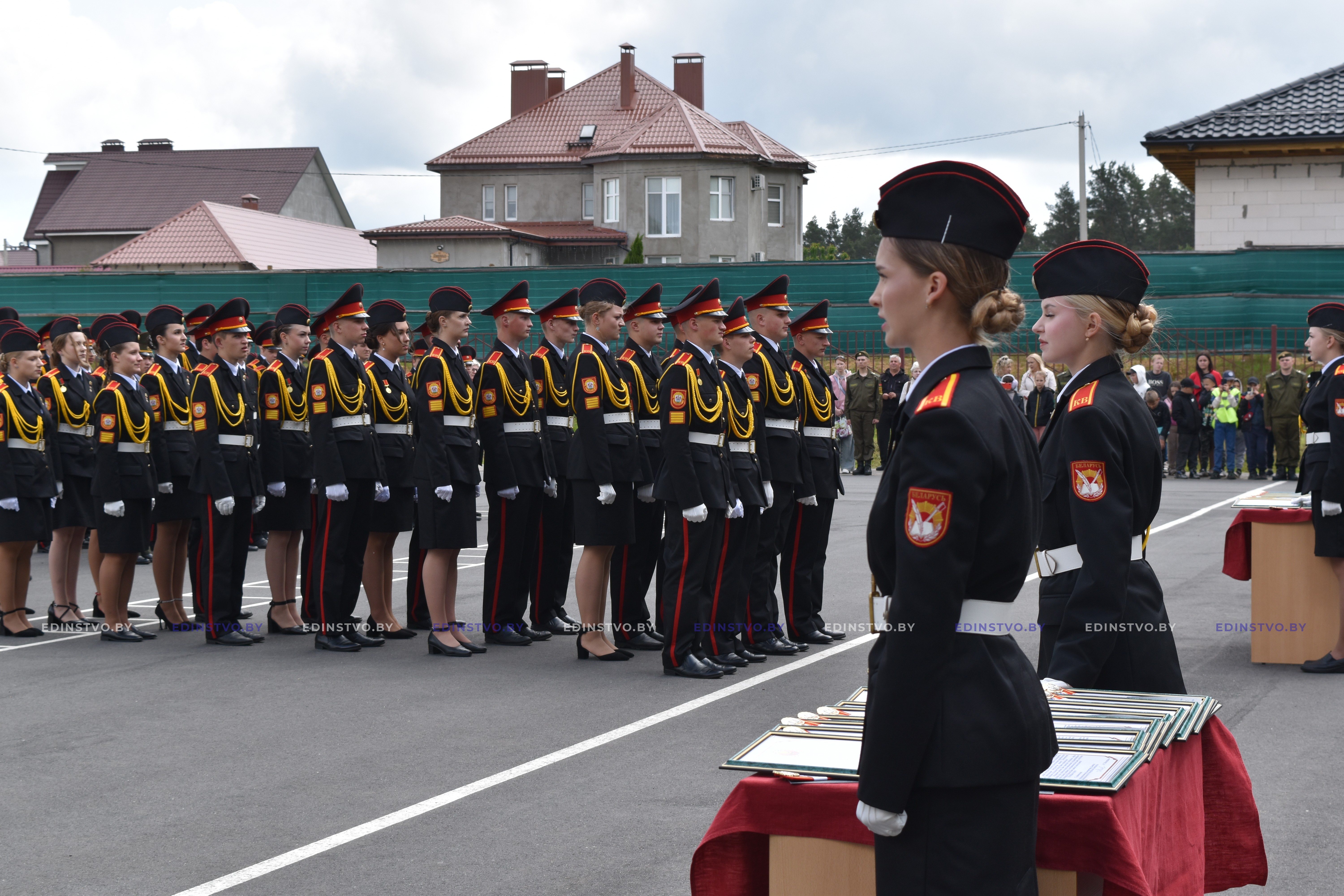 Монетки в воздух и прощальный вальс. Первый выпуск в Борисовском кадетскомучилище прошел с участием Александра Вольфовича
