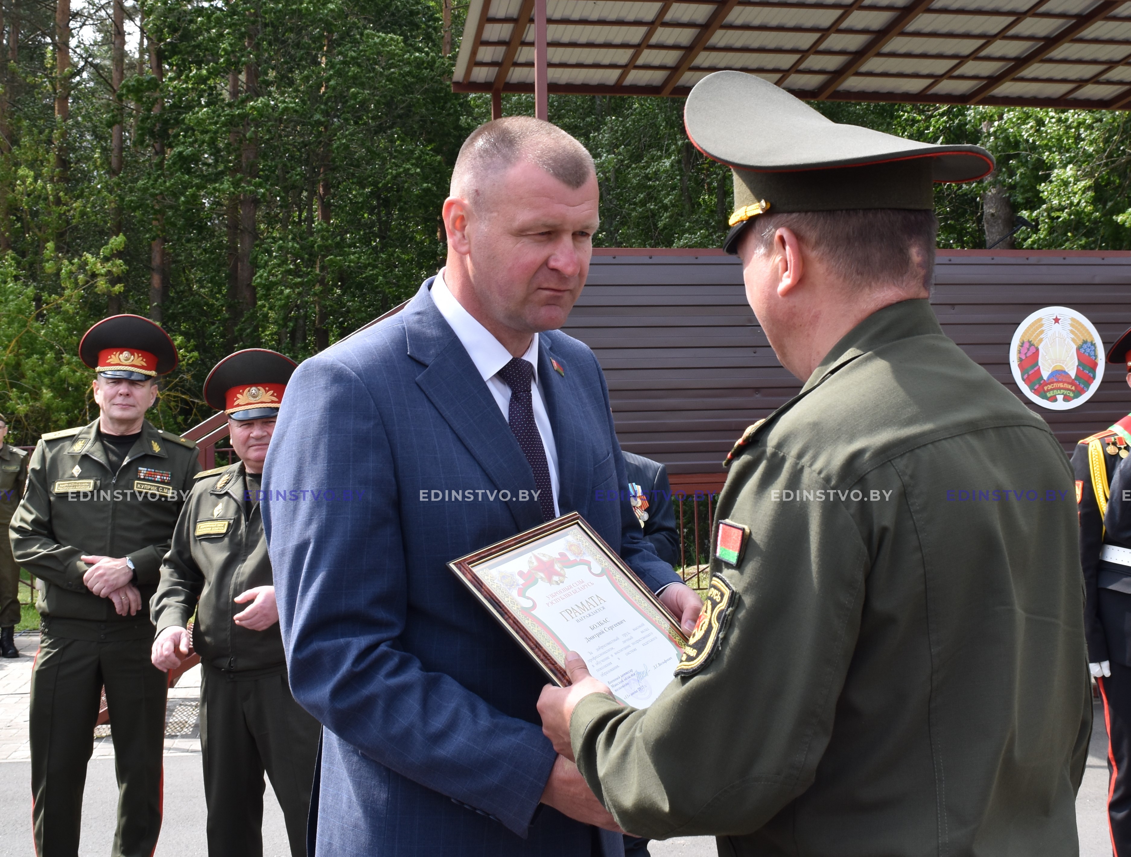 Монетки в воздух и прощальный вальс. Первый выпуск в Борисовском кадетскомучилище прошел с участием Александра Вольфовича