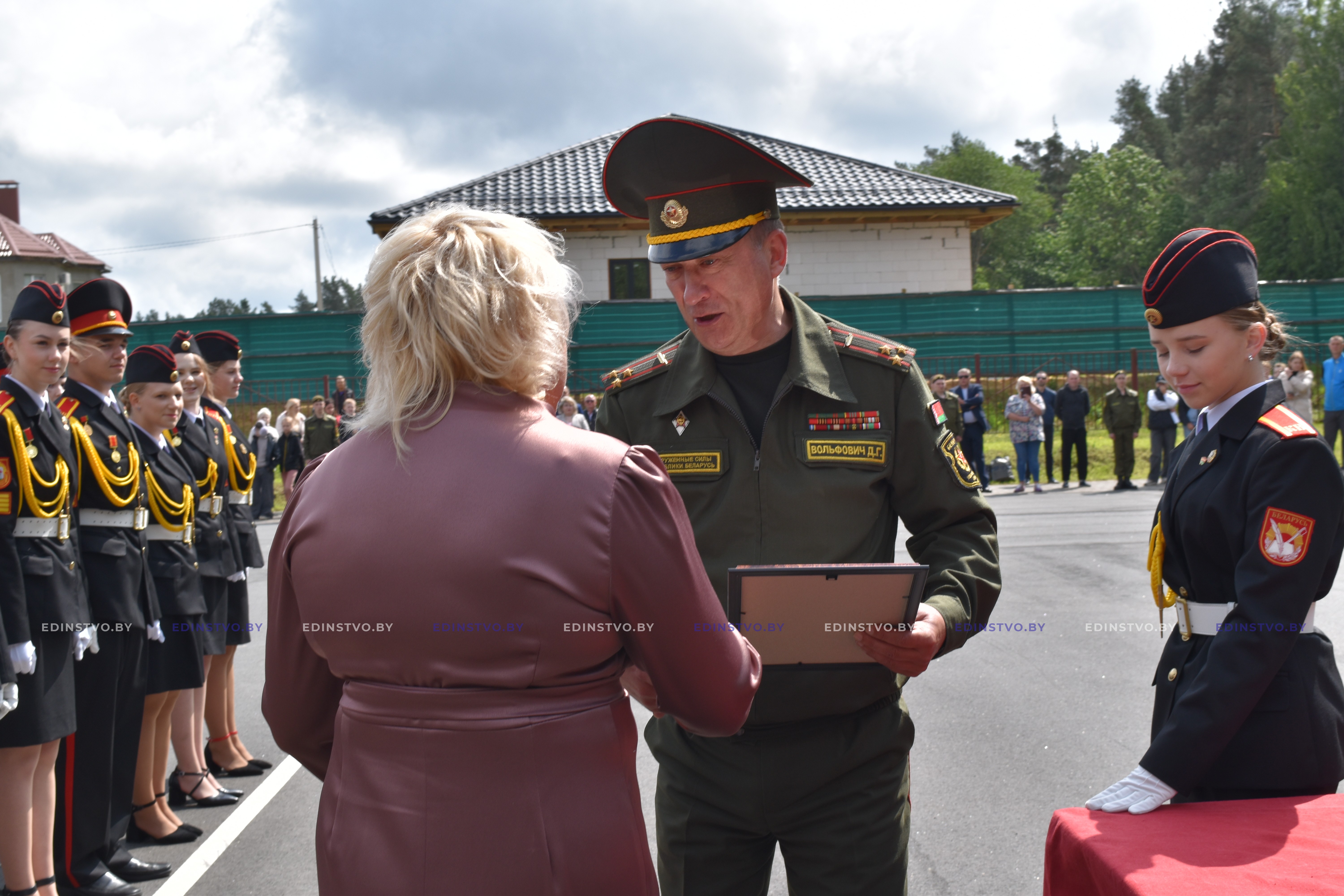 Монетки в воздух и прощальный вальс. Первый выпуск в Борисовском кадетскомучилище прошел с участием Александра Вольфовича