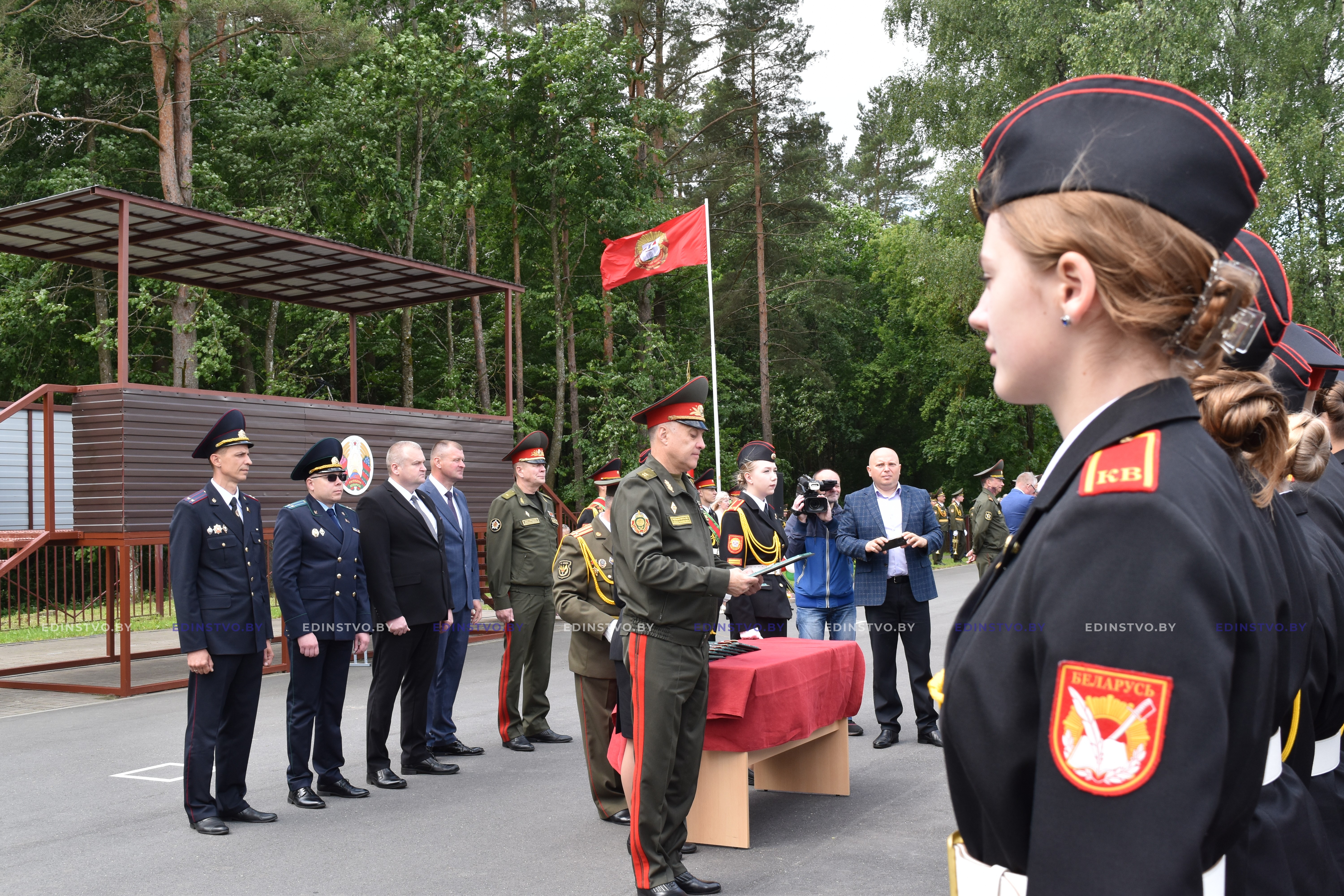 Монетки в воздух и прощальный вальс. Первый выпуск в Борисовском кадетскомучилище прошел с участием Александра Вольфовича