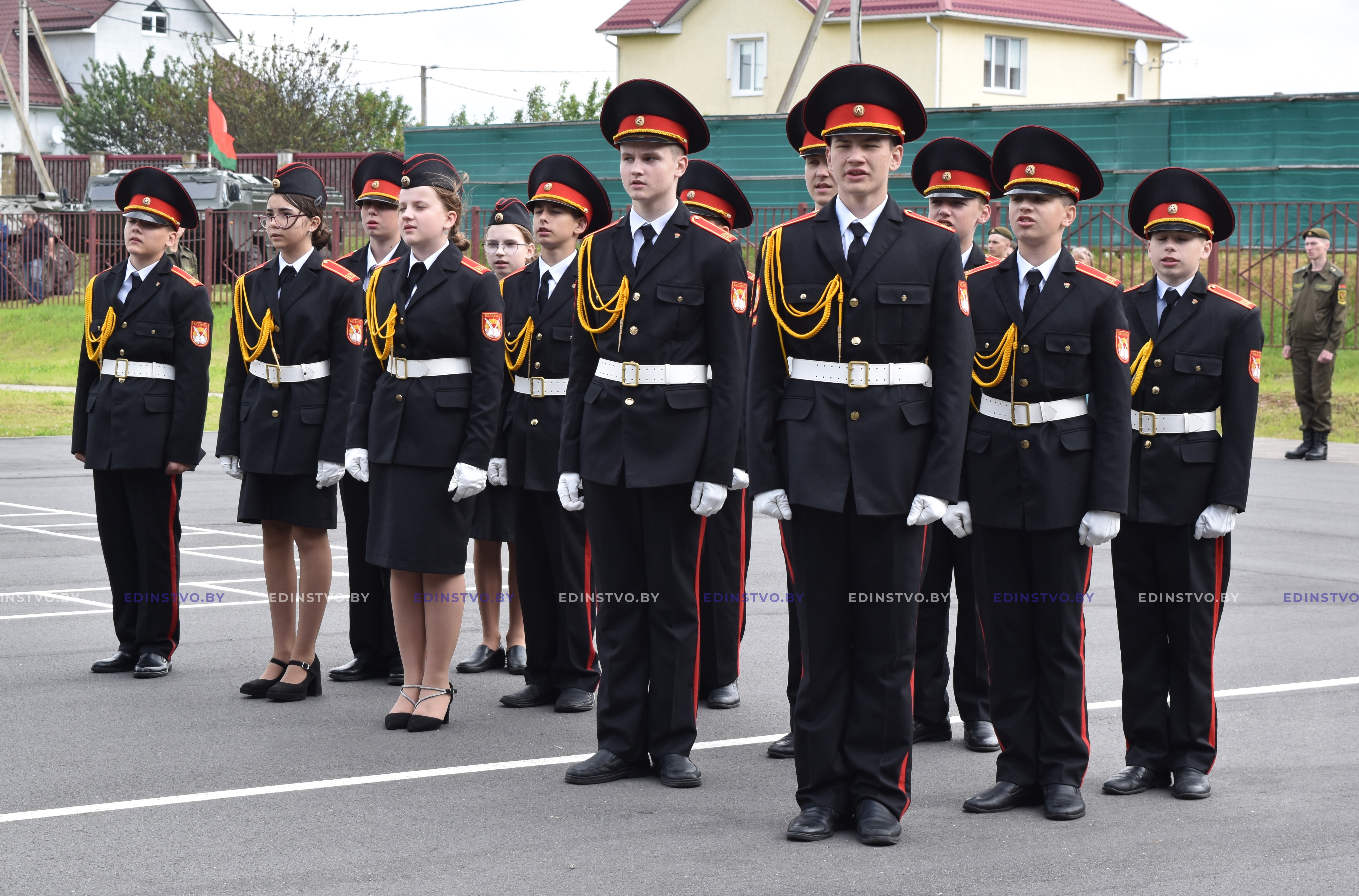 Монетки в воздух и прощальный вальс. Первый выпуск в Борисовском кадетскомучилище прошел с участием Александра Вольфовича
