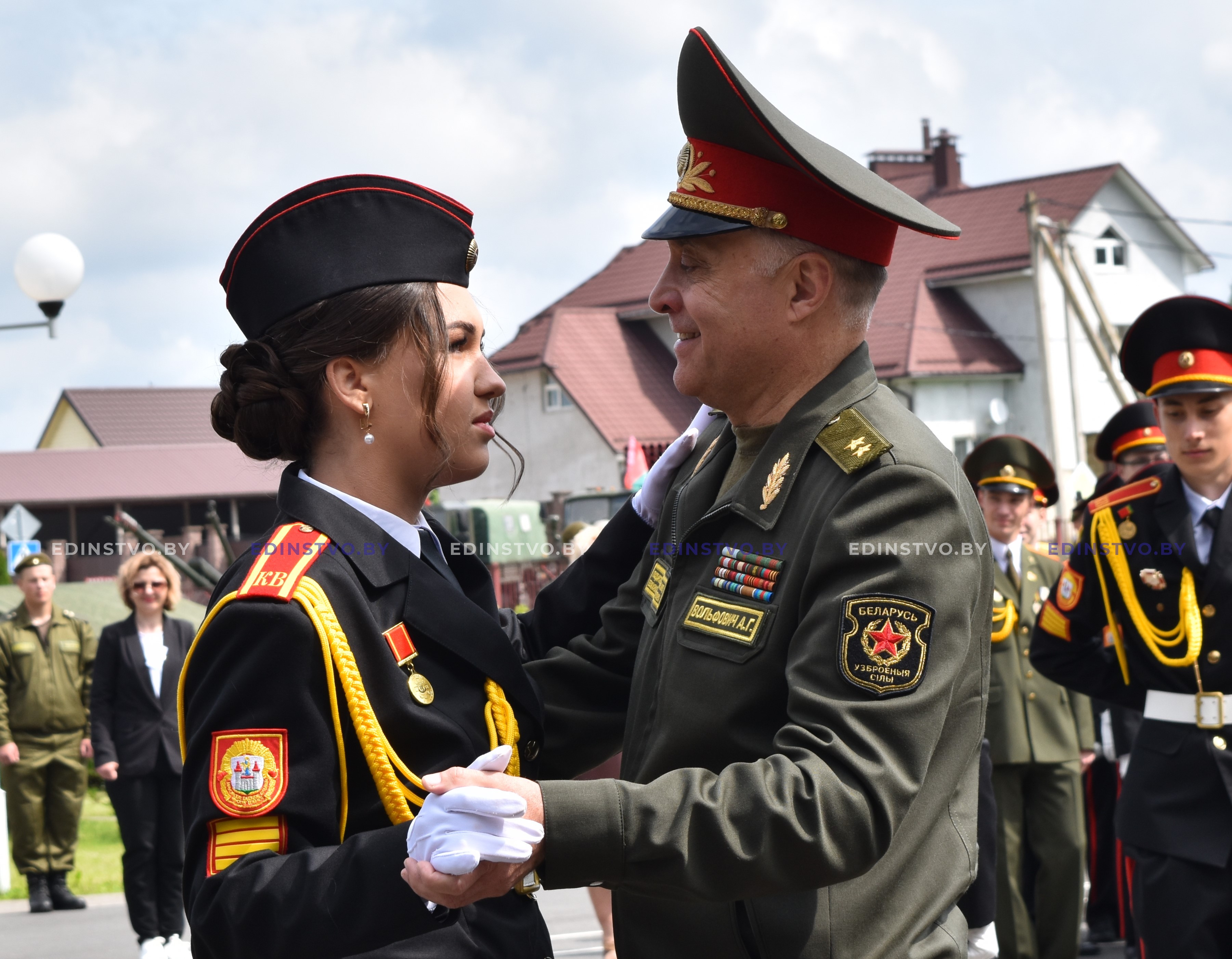 Монетки в воздух и прощальный вальс. Первый выпуск в Борисовском кадетскомучилище прошел с участием Александра Вольфовича