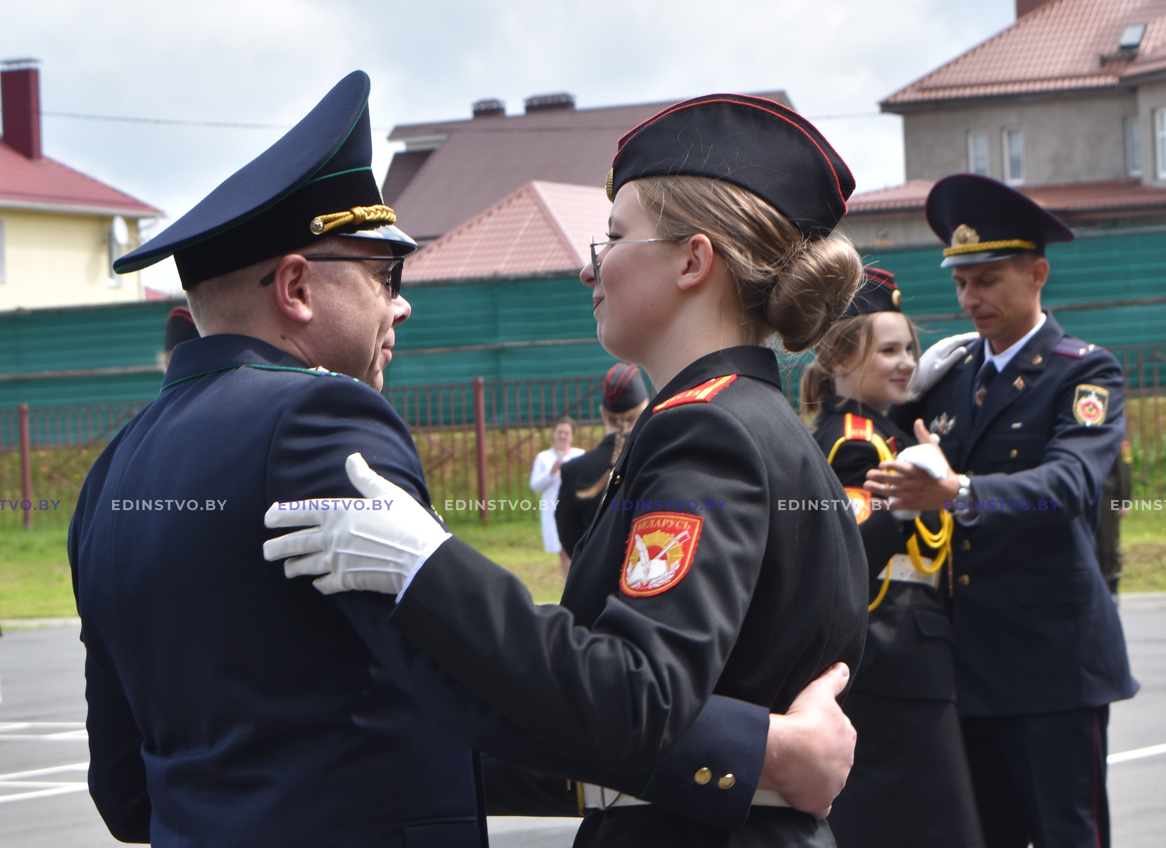 Монетки в воздух и прощальный вальс. Первый выпуск в Борисовском кадетскомучилище прошел с участием Александра Вольфовича