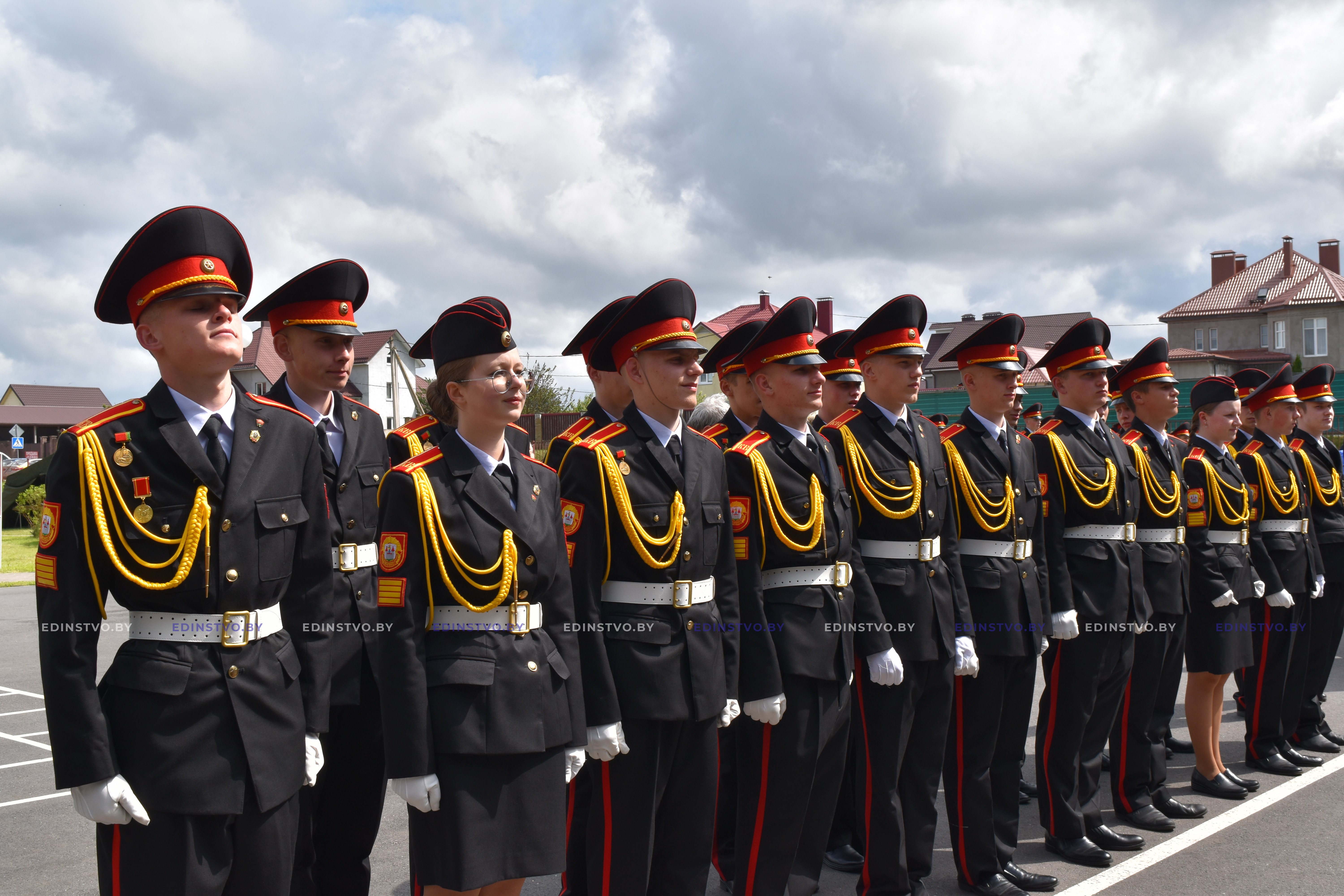 Монетки в воздух и прощальный вальс. Первый выпуск в Борисовском кадетскомучилище прошел с участием Александра Вольфовича