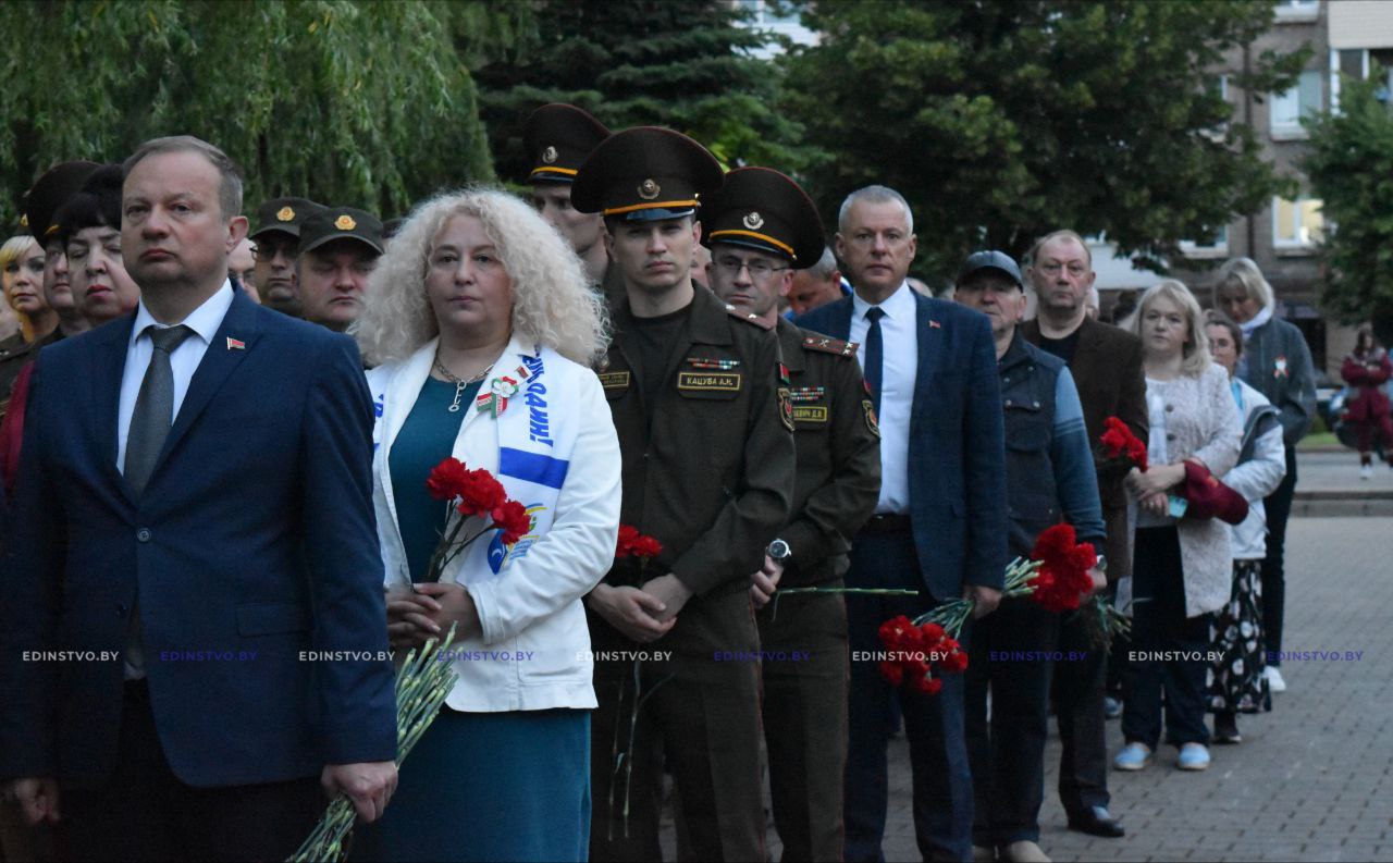 В Борисове в День всенародной памяти жертв Великой Отечественной войны игеноцида белорусского народа прошел митинг-реквием