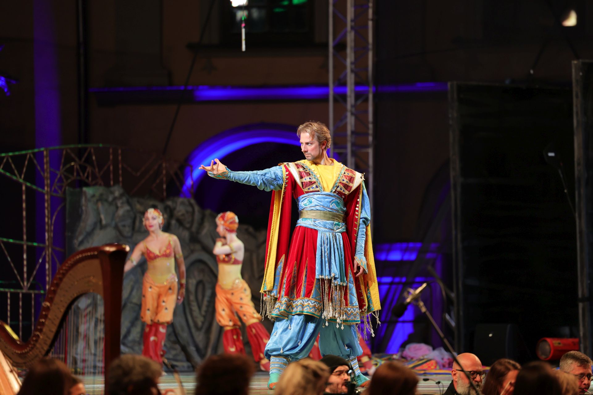 Более 4 тысяч зрителей: МТС поддержал юбилейный театральный open-air Большоготеатра в Несвиже