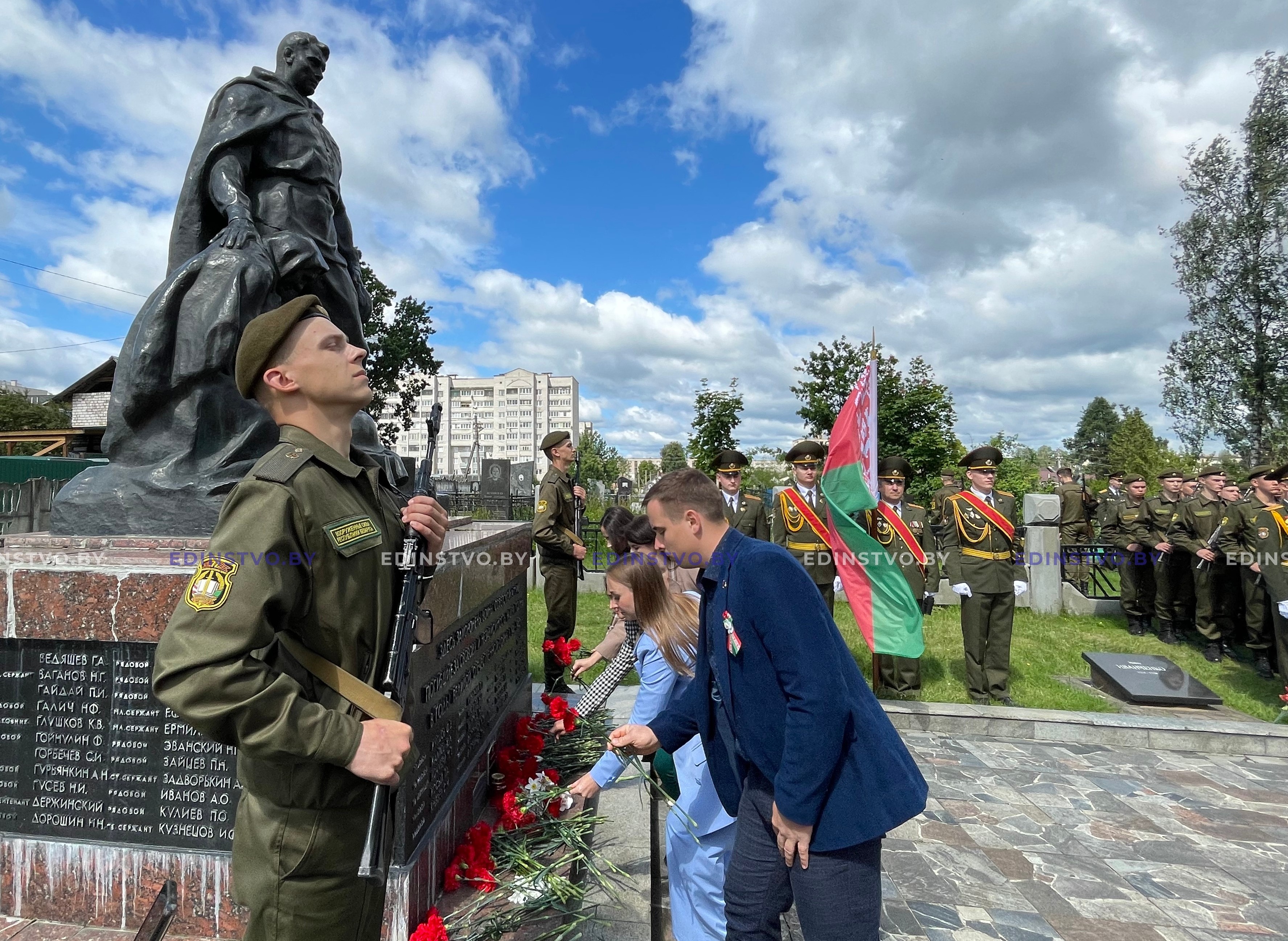 На Борисовщине прошли церемонии возложения цветов к памятникам
