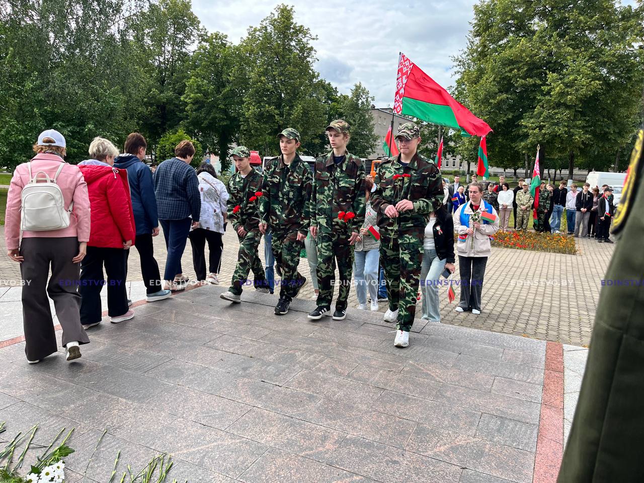 На Борисовщине прошли церемонии возложения цветов к памятникам