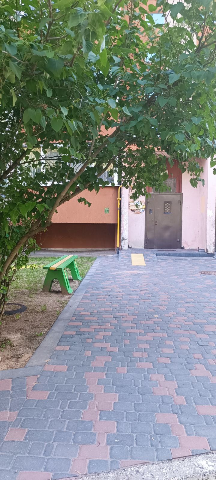 Дворовая территория у д.30а по ул. Ватутина – образец гармонии и уюта. Жильцыпостарались!