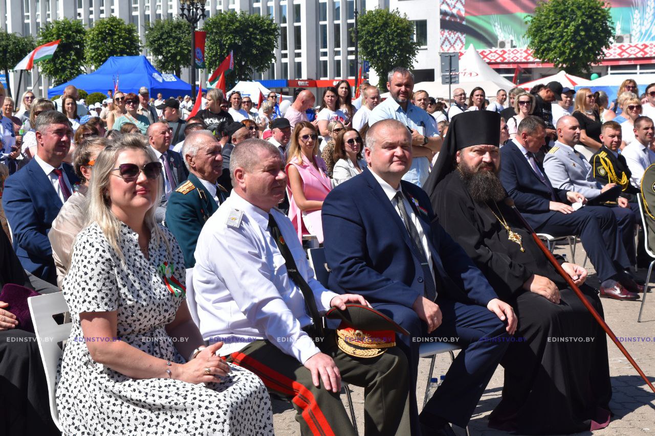 Праздничное шествие в честь Дня Независимости в Борисове. Фоторепортаж
