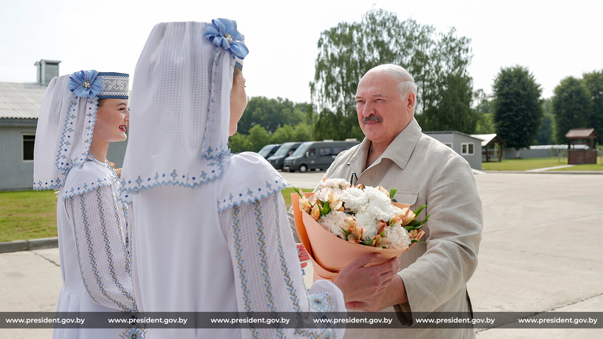 Александр Лукашенко: «Если есть момент заработать деньги, надо зарабатывать,занимать рынок»