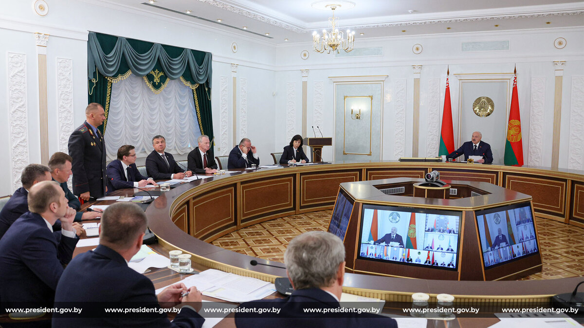 На что обратил внимание Александр Лукашенко на совещании по вопросам уборочнойкампании 2025 года
