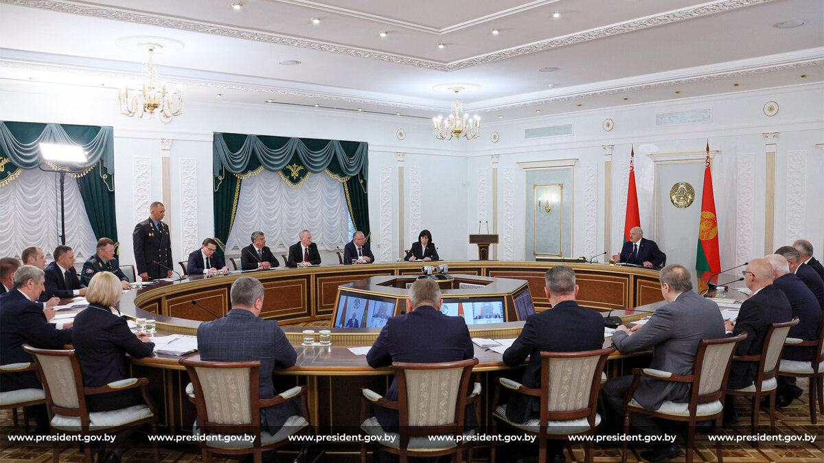 На что обратил внимание Александр Лукашенко на совещании по вопросам уборочнойкампании 2025 года