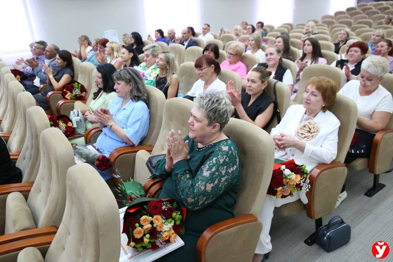 В Минском облисполкоме чествовали лучших работников торговли области. Среди них– борисовчанка