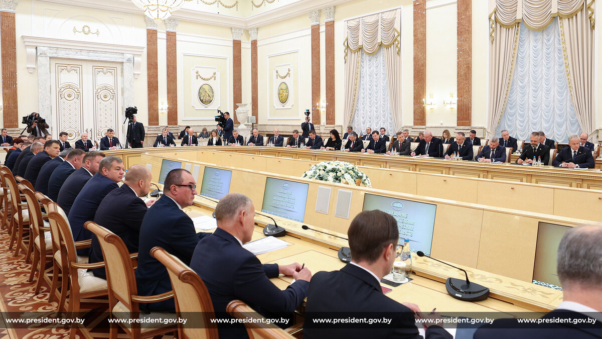 Александр Лукашенко: «Будет экономика динамично развиваться — будем жить хорошои решать все вопросы»