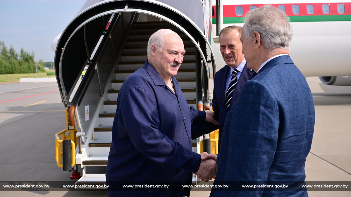 Александр Лукашенко прибыл с рабочим визитом в Российскую Федерацию
