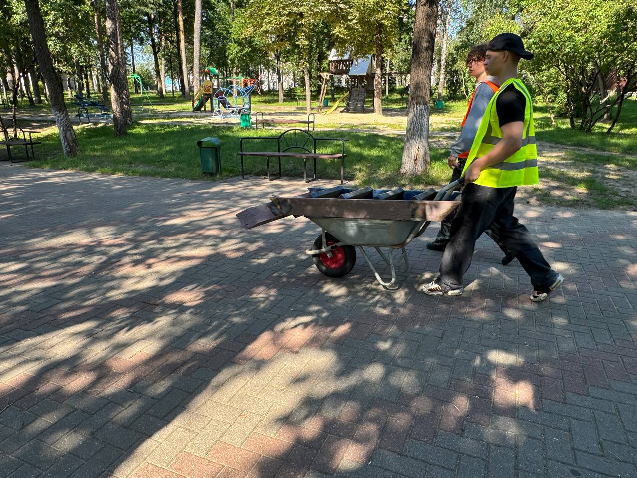 Экологический отряд «Территория порядка» начал работу 2 Экологический отряд «Территория порядка» начал работу