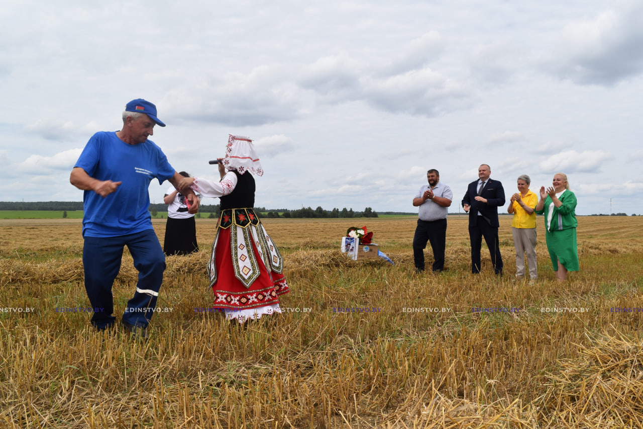 На Борисовщине – первая тысяча на уборке зерна. Кто стал передовиком жатвы? 9 На Борисовщине – первая тысяча на уборке зерна. Кто стал передовиком жатвы?