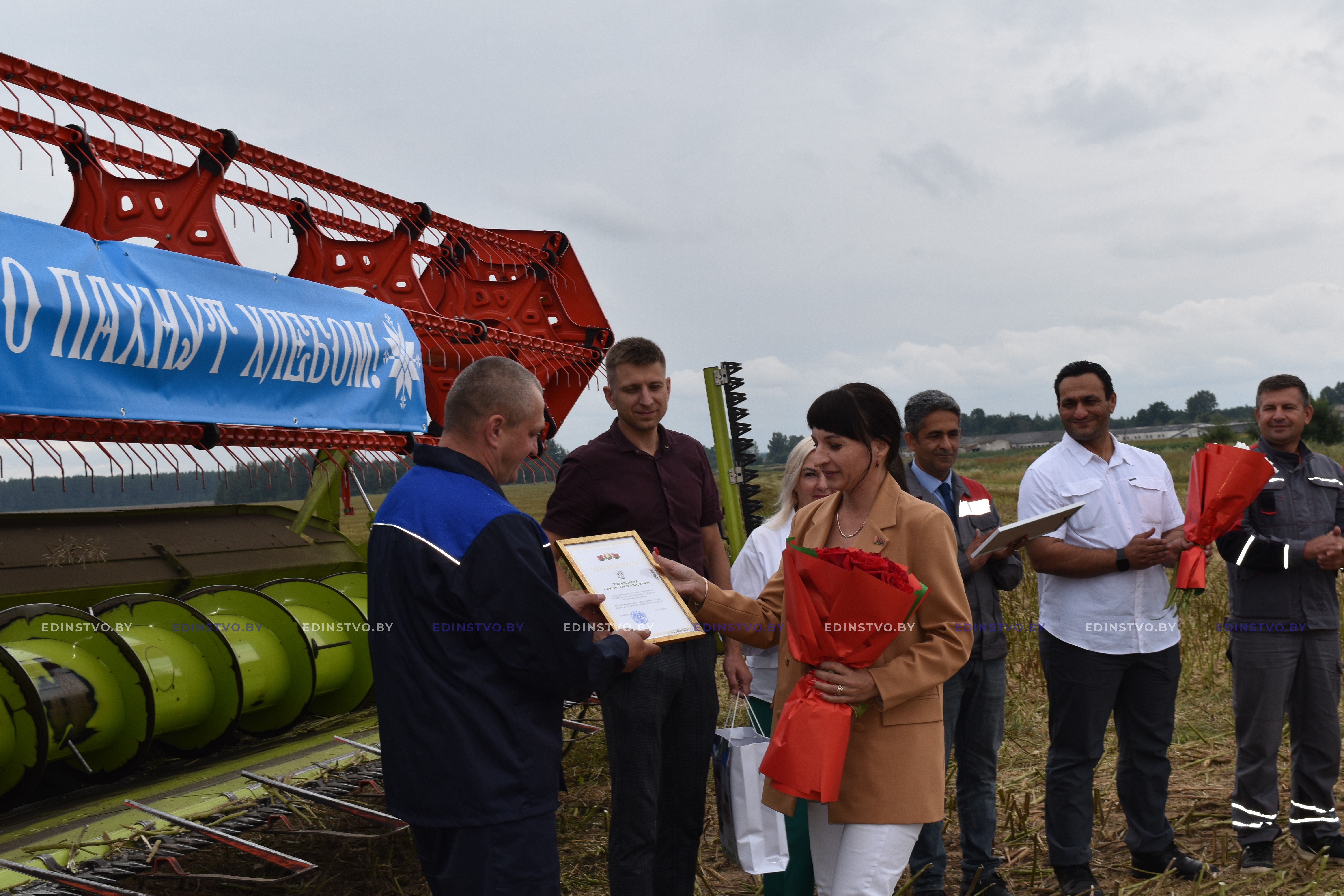 На жатве в районе определился первый комбайнер-тысячник