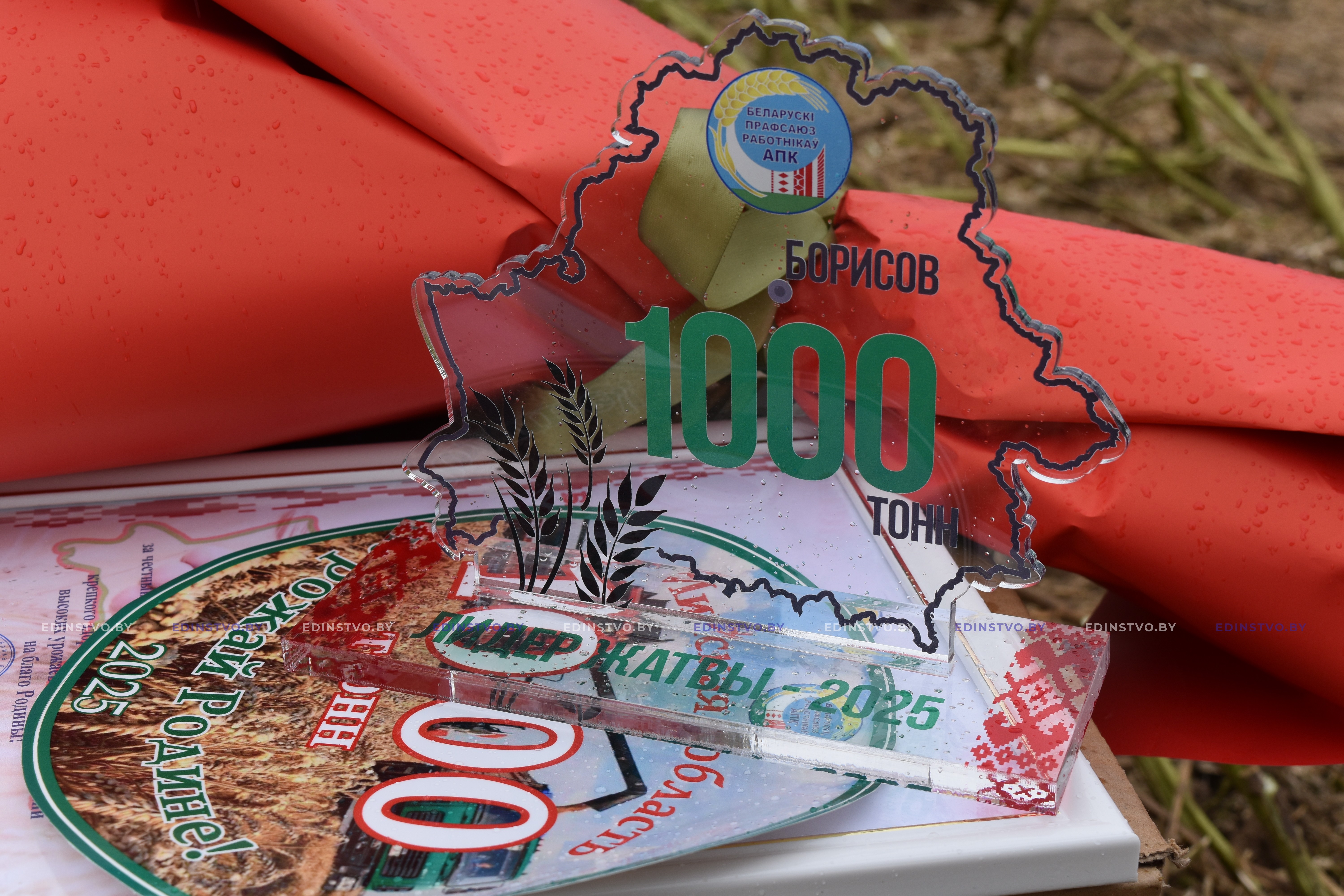 На жатве в районе определился первый комбайнер-тысячник