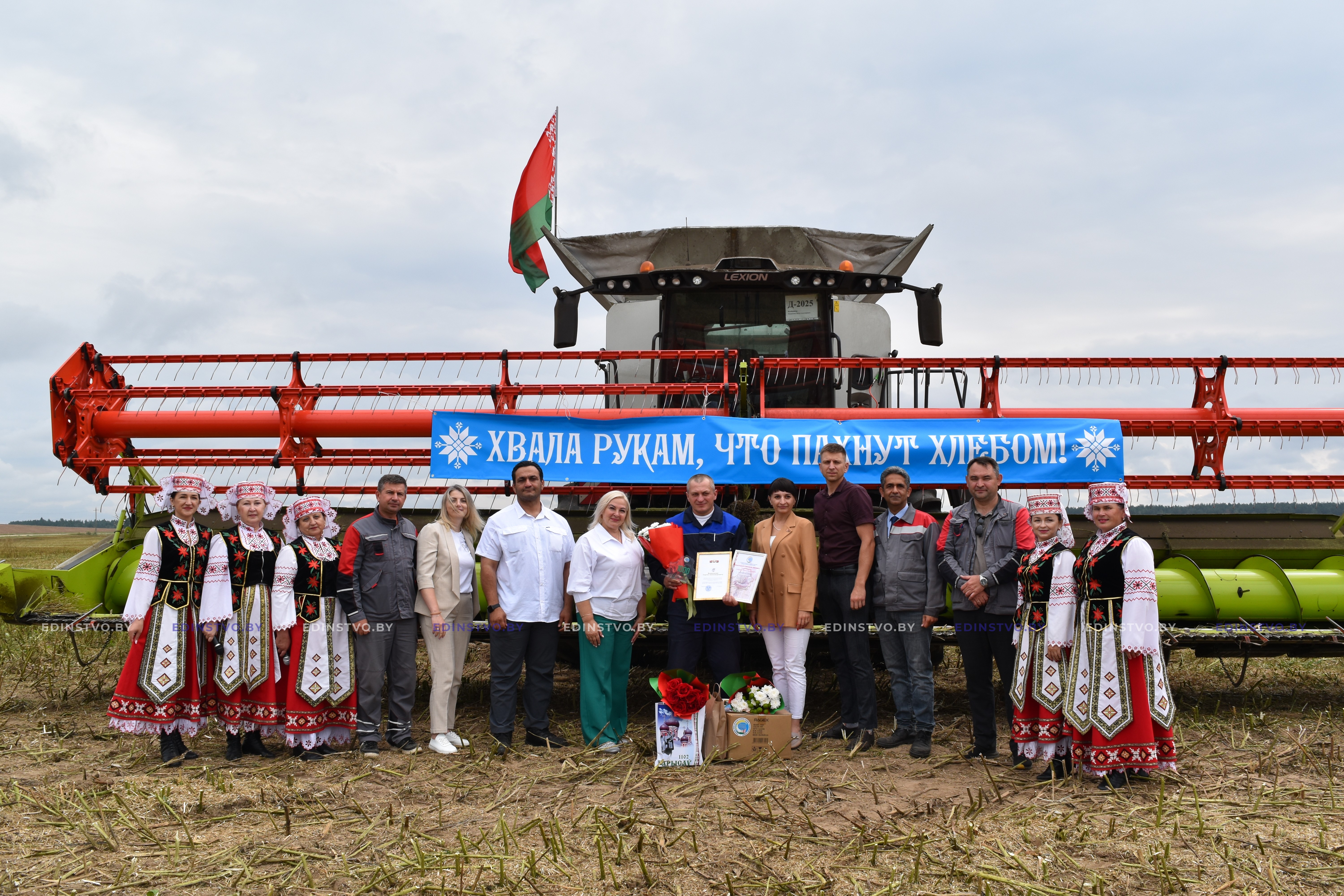 На жатве в районе определился первый комбайнер-тысячник