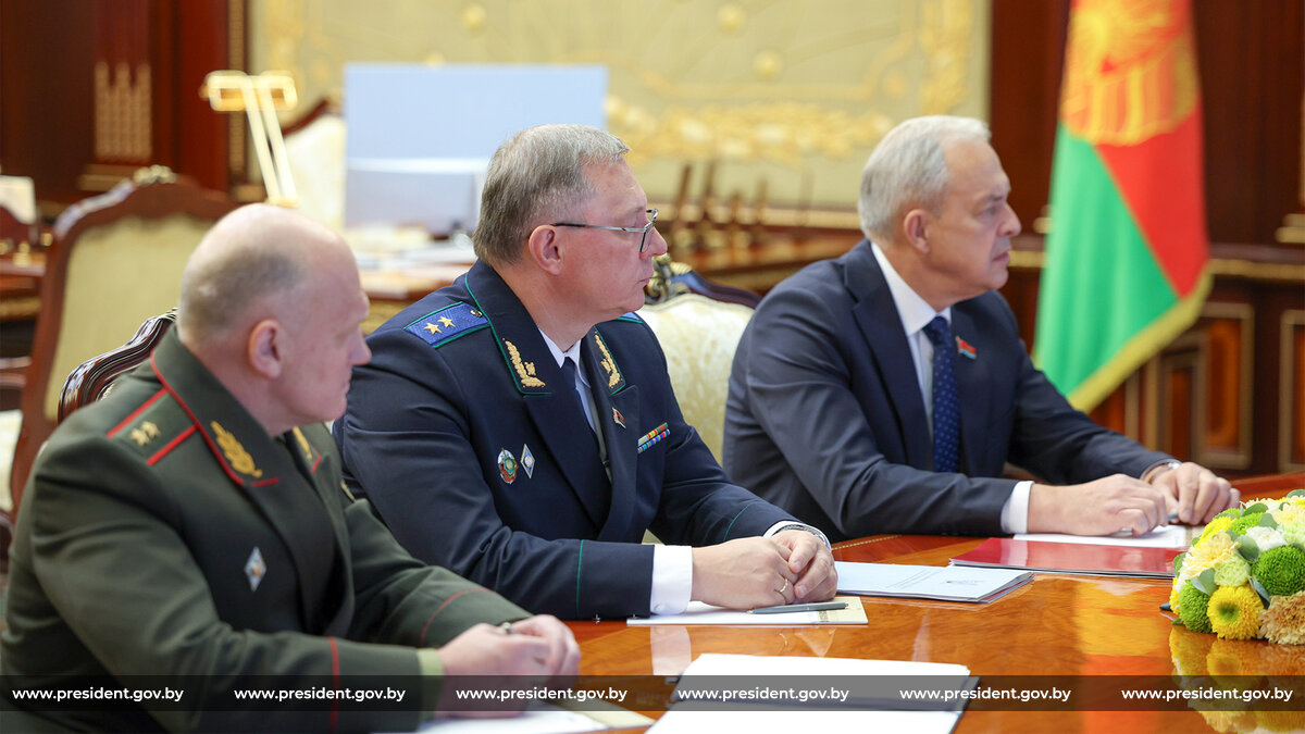 Президент Беларуси собрал совещание по вопросам деятельности Комитетагосударственной безопасности (КГБ) Беларуси 2 Президент Беларуси собрал совещание по вопросам деятельности Комитетагосударственной безопасности (КГБ) Беларуси