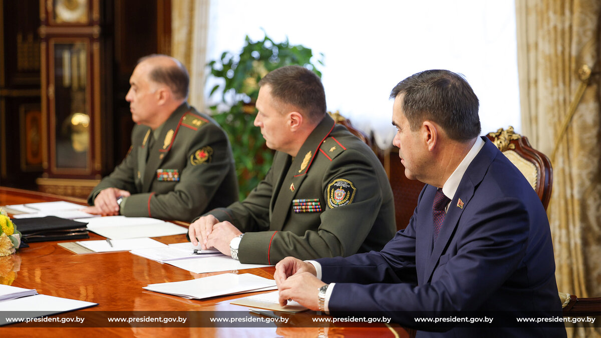 Президент Беларуси собрал совещание по вопросам деятельности Комитетагосударственной безопасности (КГБ) Беларуси 3 Президент Беларуси собрал совещание по вопросам деятельности Комитетагосударственной безопасности (КГБ) Беларуси