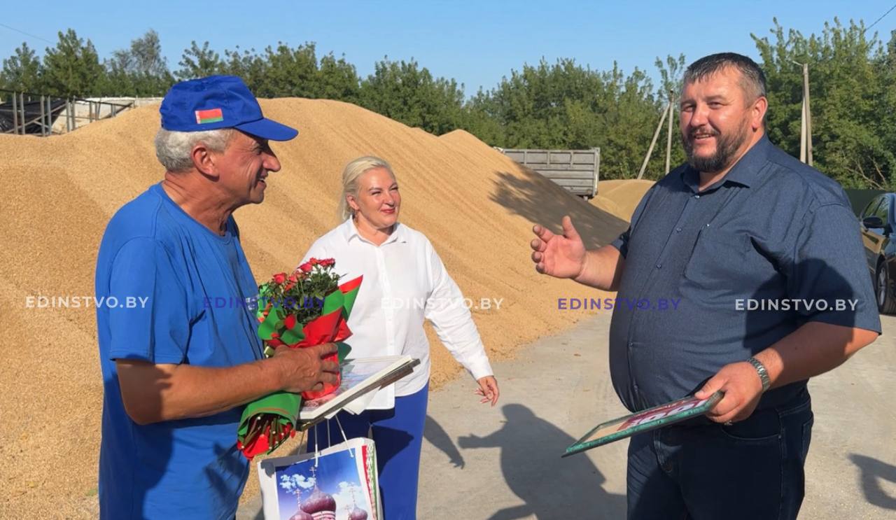 Владимир Лучина и Сергей Макрицкий – первые трехтысячники уборочной кампании наБорисовщине