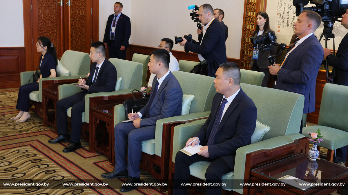 О чем шла речь на встрече Главы государства в Пекине с представителями рядакитайских компаний 3 О чем шла речь на встрече Главы государства в Пекине с представителями рядакитайских компаний