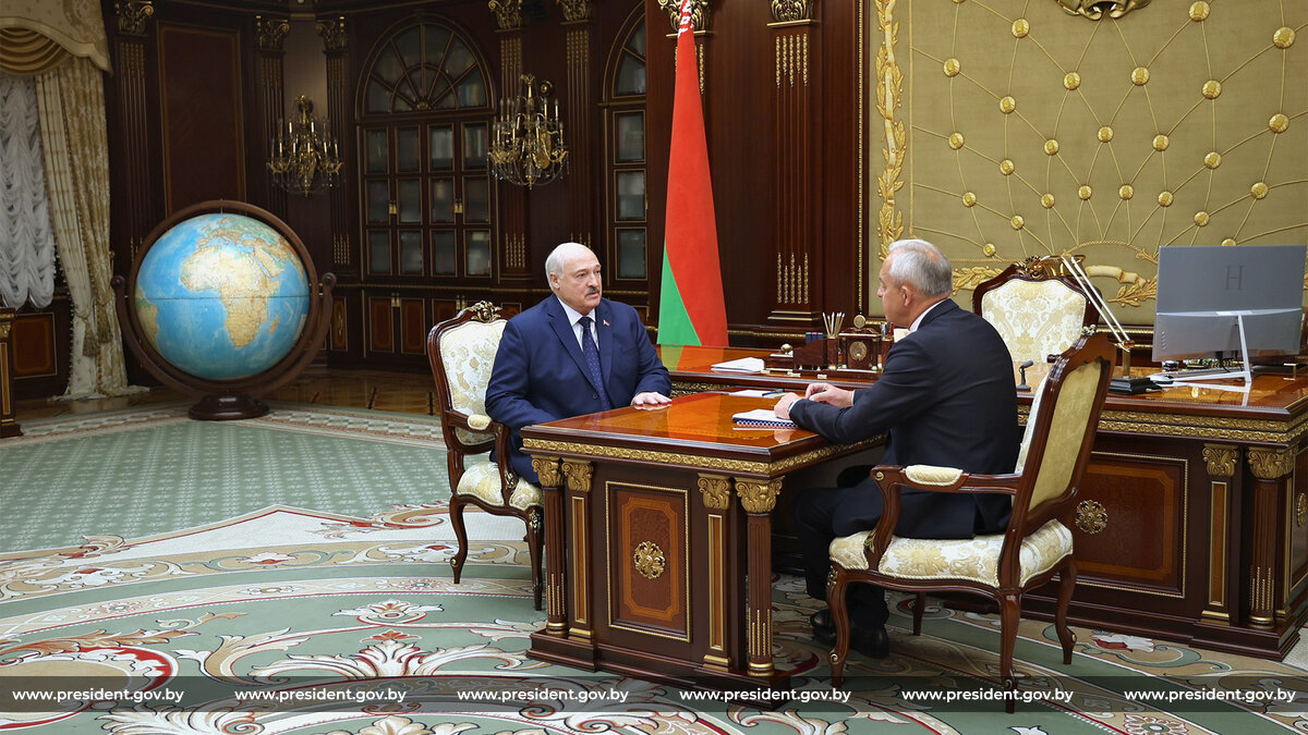 Александр Лукашенко принял с докладом Председателя Палаты представителейНационального собрания