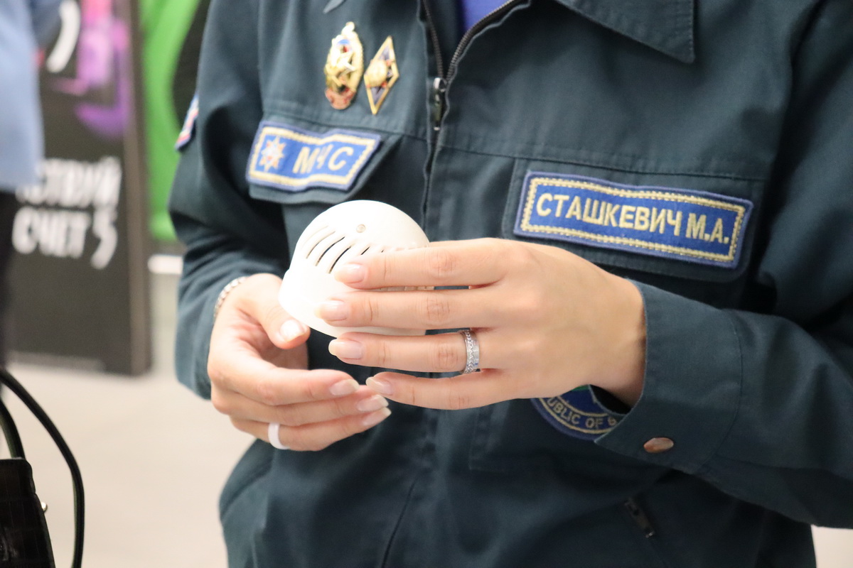 Уроки безопасности от МЧС: в Борисовском торговом центре научили, какдействовать в ЧС