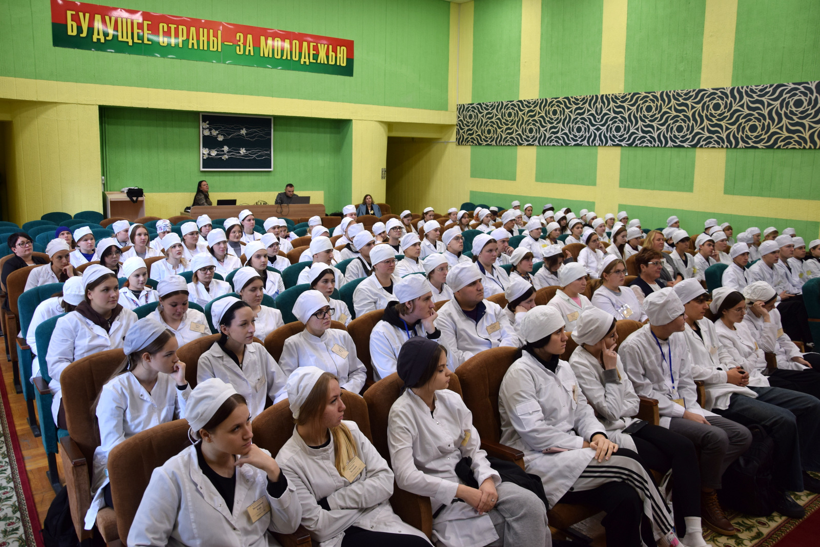 «Посвящение в учащиеся». Яркие моменты мероприятия в медколледже