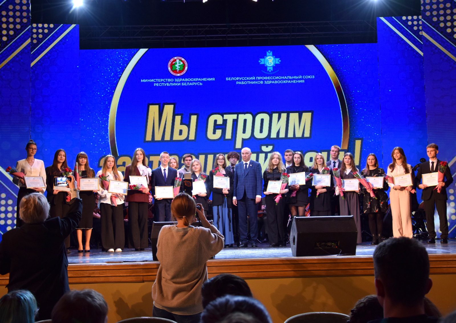 Министр здравоохранения вручил высокую награду будущему медику из Борисова