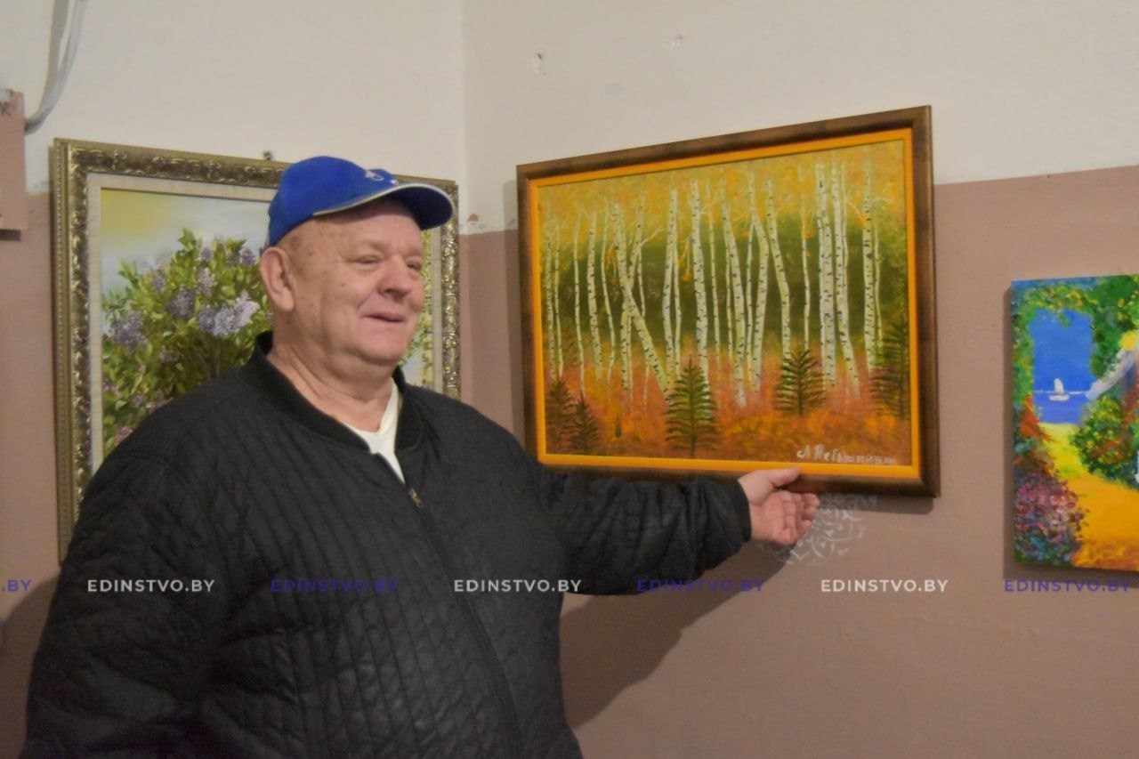 Галерея в подъезде: как преобразилось место общего пользования в четырехэтажкена проспекте в Борисове