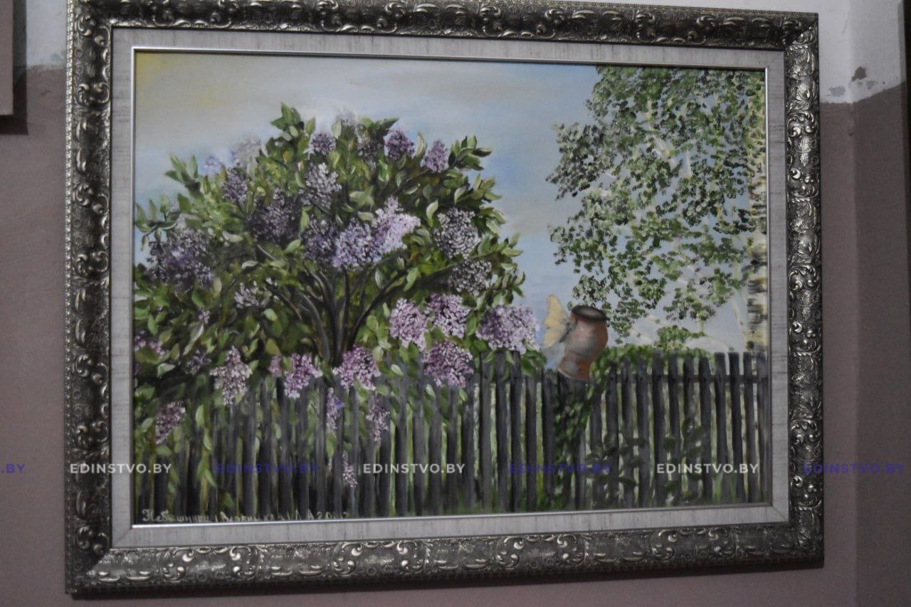 Галерея в подъезде: как преобразилось место общего пользования в четырехэтажкена проспекте в Борисове