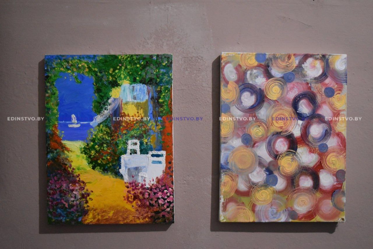 Галерея в подъезде: как преобразилось место общего пользования в четырехэтажкена проспекте в Борисове