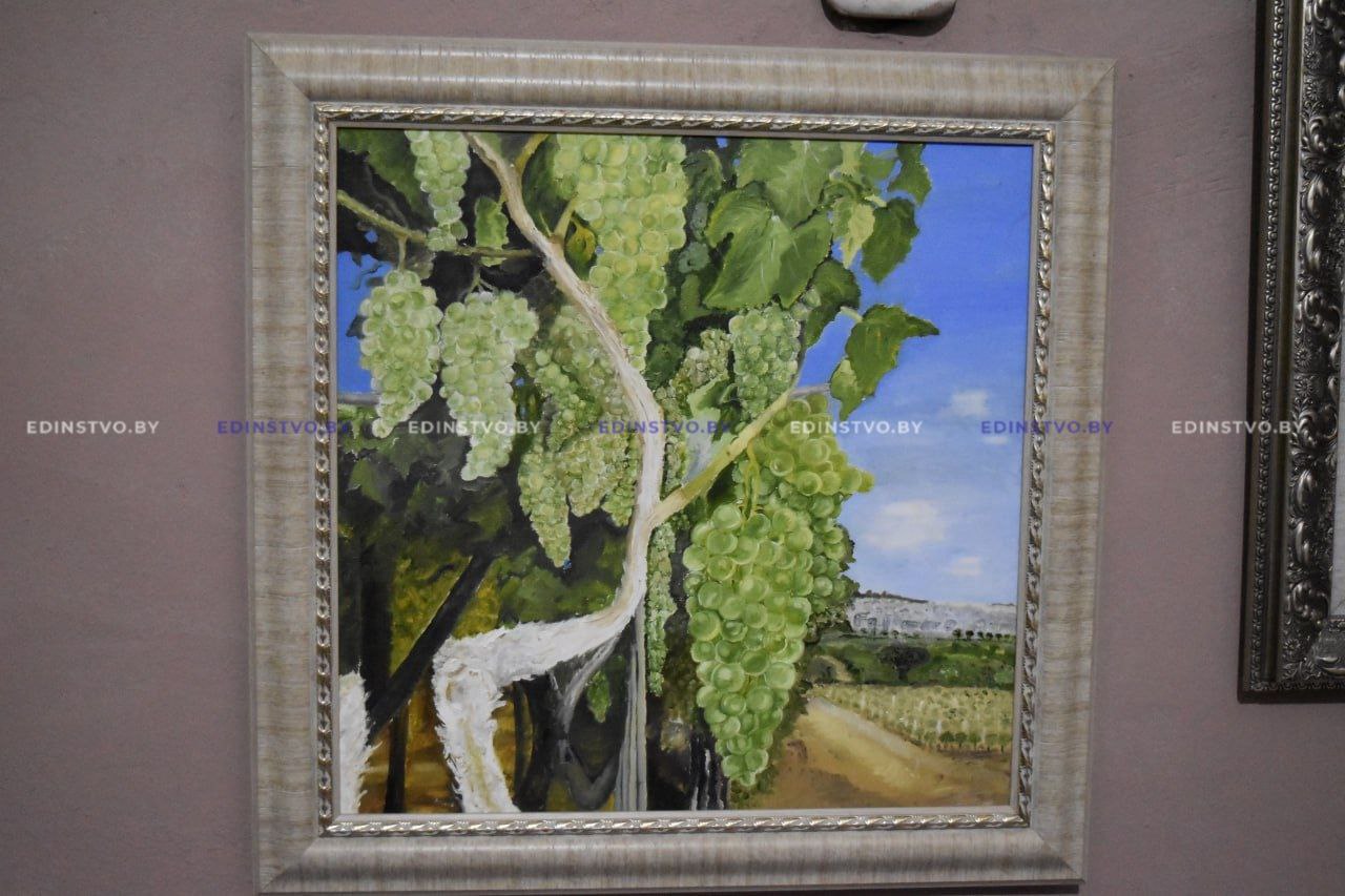 Галерея в подъезде: как преобразилось место общего пользования в четырехэтажкена проспекте в Борисове