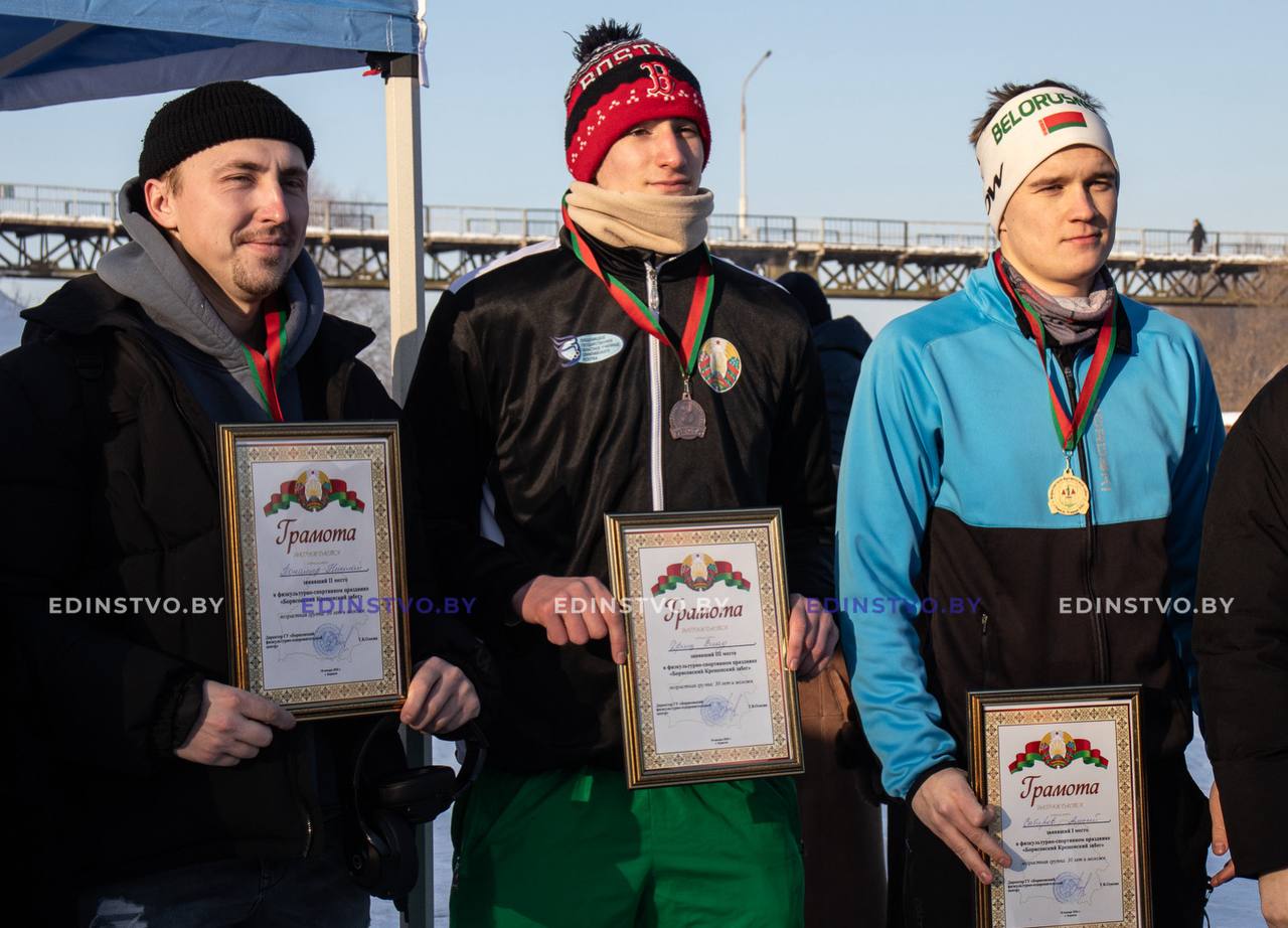 Мороз не страшен: Крещенские крестный ход, окунания и забег в Борисове