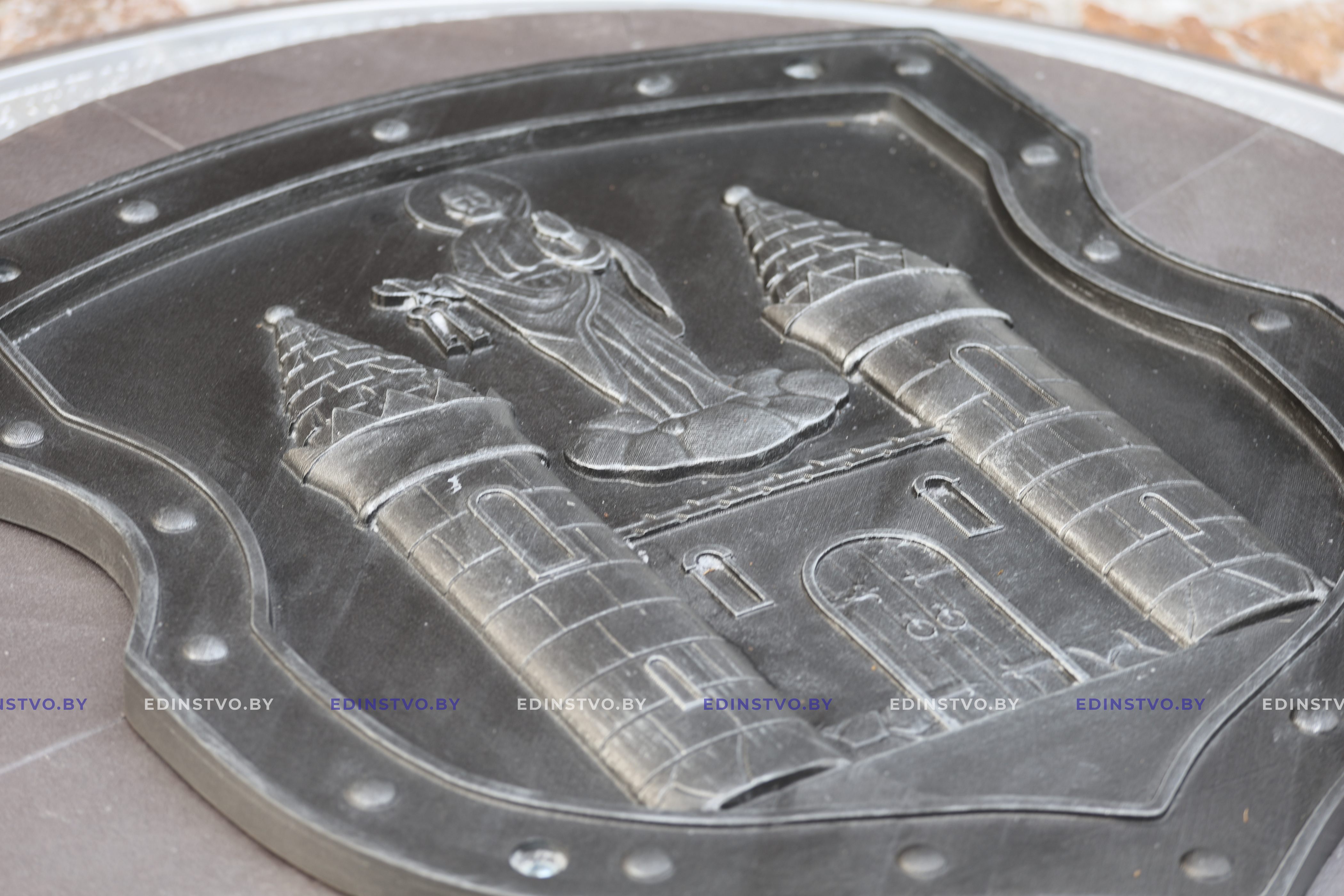 Настоящий фундамент веры. В чем символизм нового арт-объекта, стилизованного подгерб города Борисова