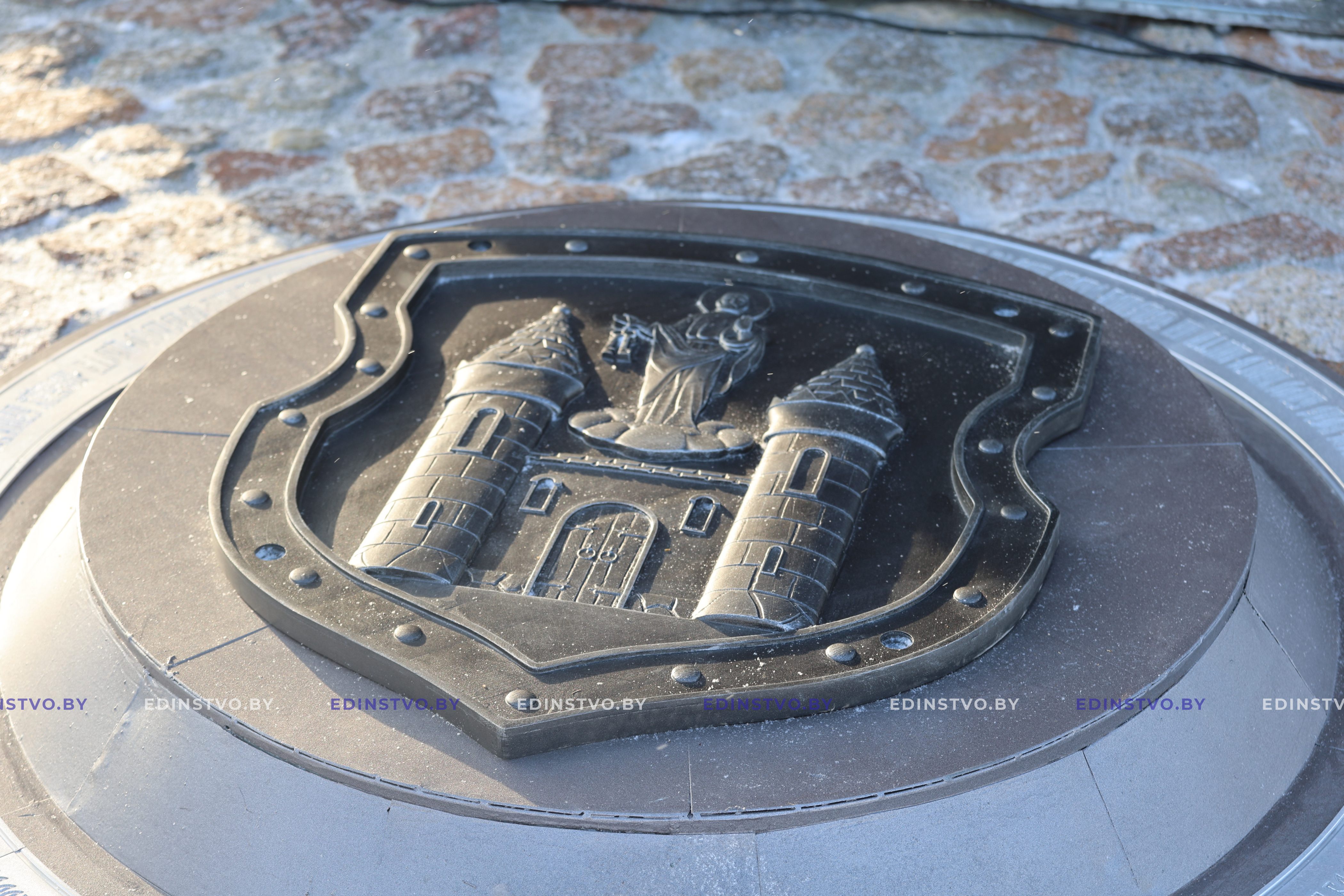 Настоящий фундамент веры. В чем символизм нового арт-объекта, стилизованного подгерб города Борисова