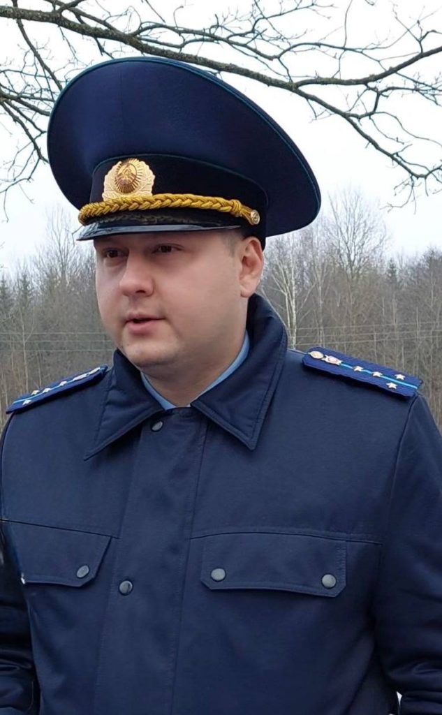 «Осторожно! Наледь и сосульки на крышах!». Заместитель прокурора Борисовскогорайона – об итогах обследований объектов города