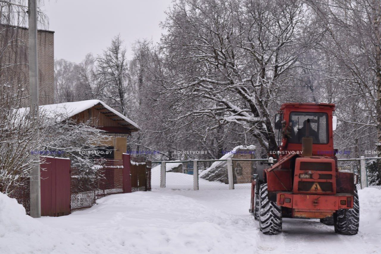 По следам «Амкодора» отправились оценить уборку снега в Борисове журналисты 1 По следам «Амкодора» отправились оценить уборку снега в Борисове журналисты
