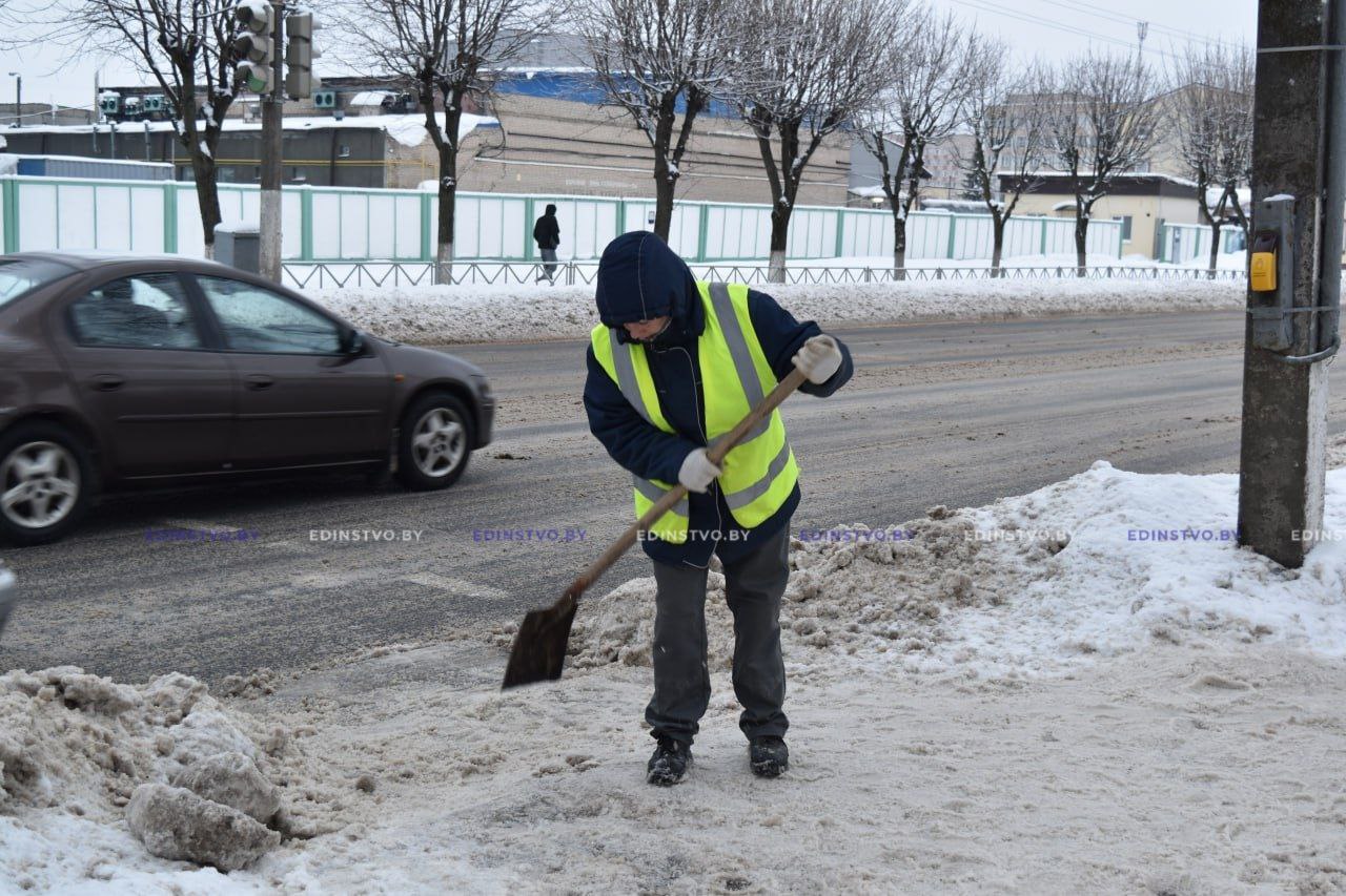 По следам «Амкодора» отправились оценить уборку снега в Борисове журналисты 10 По следам «Амкодора» отправились оценить уборку снега в Борисове журналисты