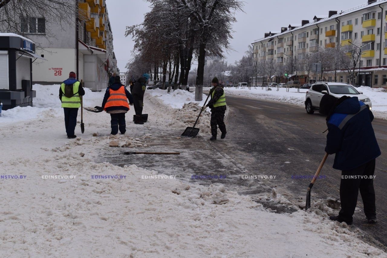 По следам «Амкодора» отправились оценить уборку снега в Борисове журналисты 13 По следам «Амкодора» отправились оценить уборку снега в Борисове журналисты