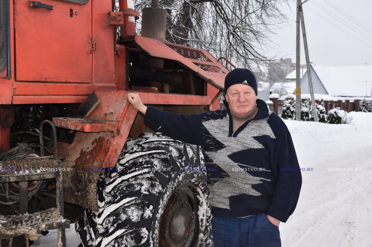 По следам «Амкодора» отправились оценить уборку снега в Борисове журналисты 2 По следам «Амкодора» отправились оценить уборку снега в Борисове журналисты