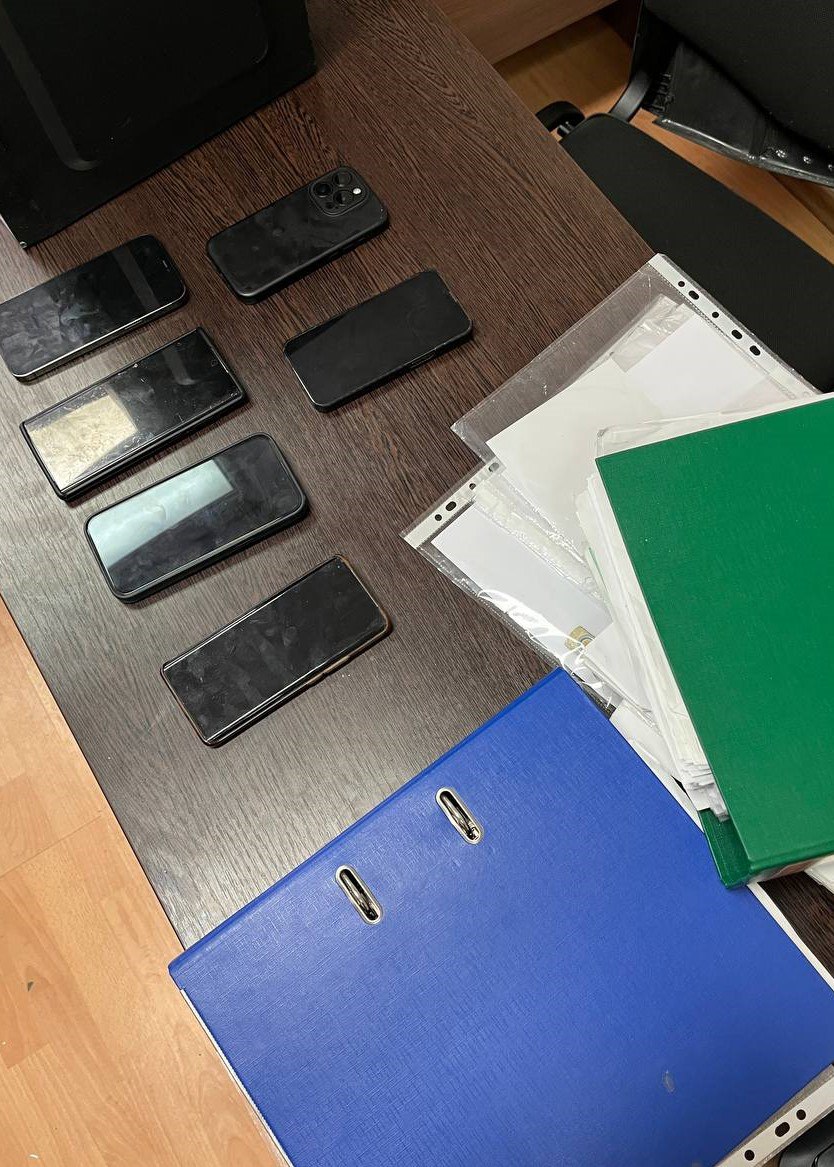 В Минске и области пресечена схема выплаты «серых» зарплат в 16 таксопарках:более 4 тысяч водителей получали деньги «в конвертах»