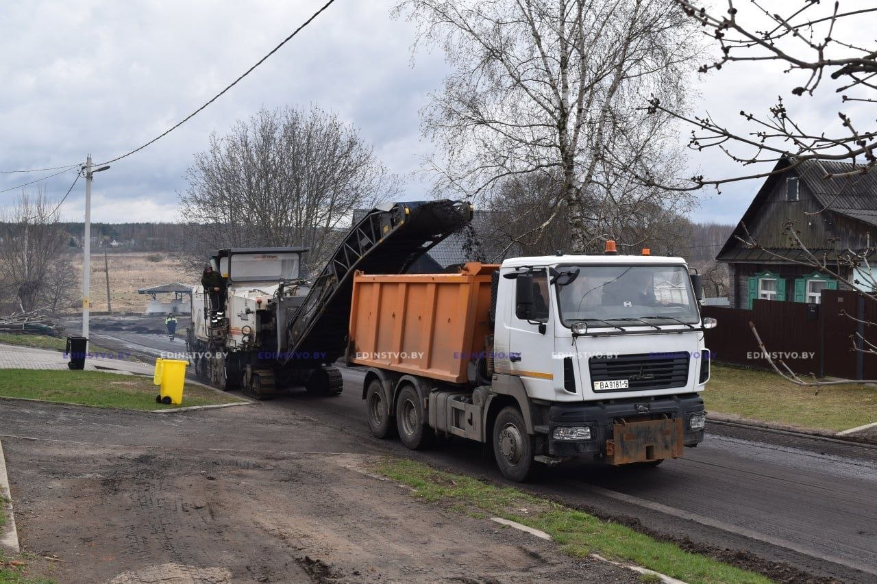 Первая в сезоне: на ул. Адамовича в Борисове начался текущий ремонт